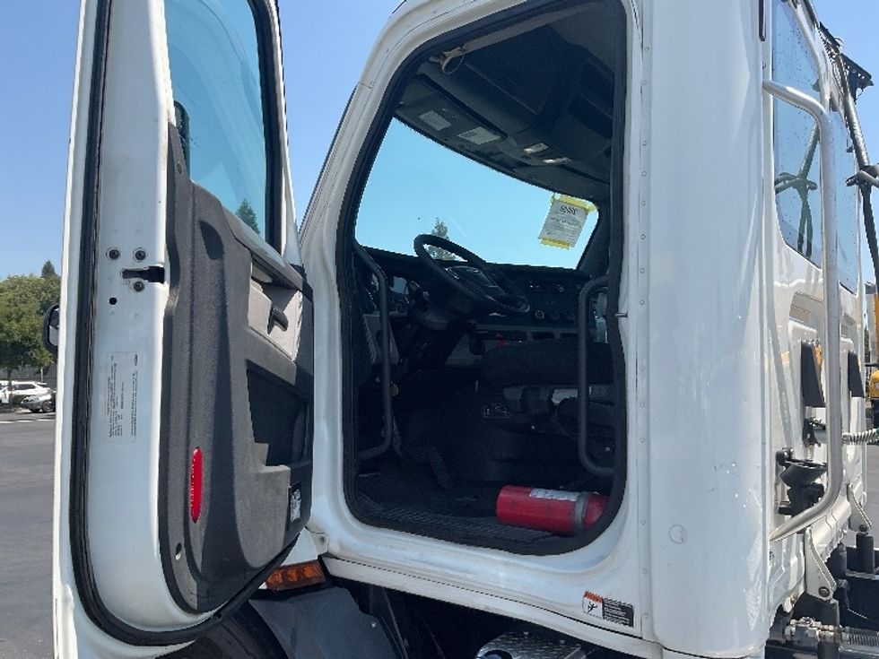 Day Cab Tractor-Heavy Duty Tractors-Freightliner-2020-T11664ST-Sacramento-CA-450,830\n\t\tmiles-$ 48,250 - Image 9