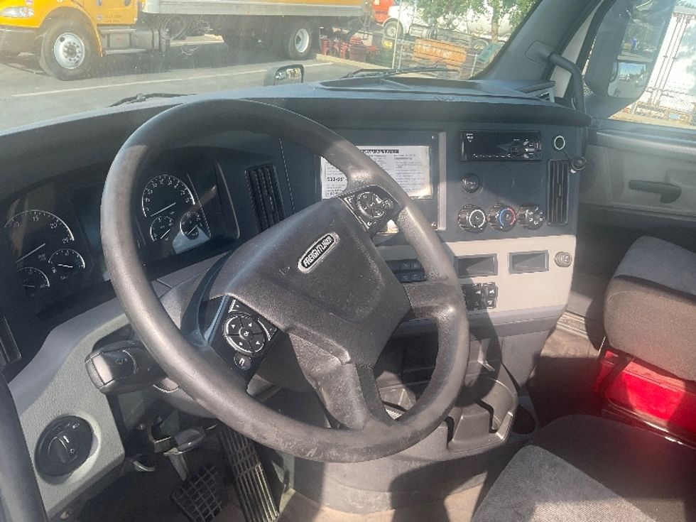 Day Cab Tractor-Heavy Duty Tractors-Freightliner-2020-T11664ST-Sacramento-CA-458,222\n\t\tmiles-$ 47,750 - Image 11