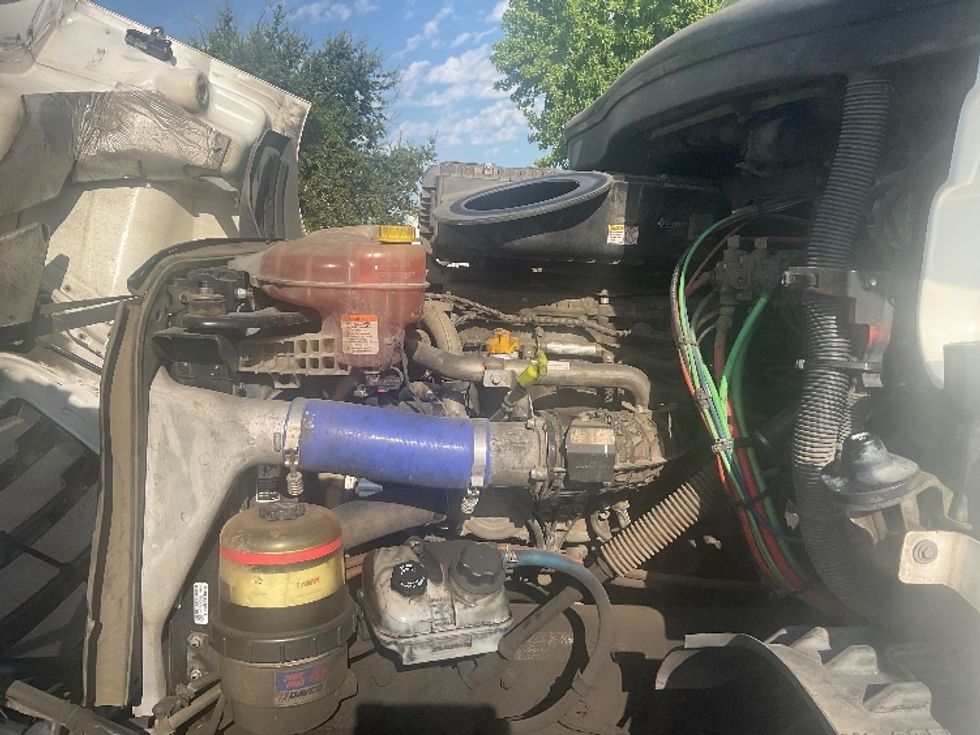 Day Cab Tractor-Heavy Duty Tractors-Freightliner-2020-T11664ST-Sacramento-CA-458,222\n\t\tmiles-$ 47,750 - Image 15