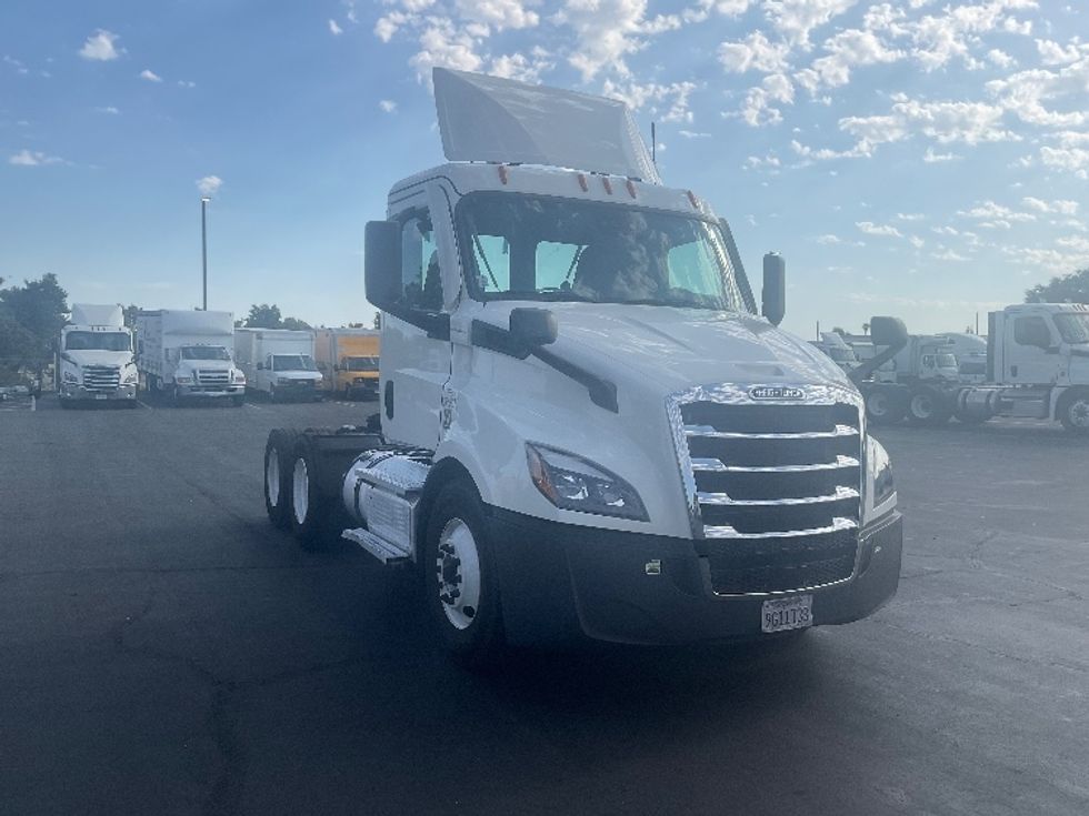 Day Cab Tractor-Heavy Duty Tractors-Freightliner-2020-T11664ST-Sacramento-CA-458,222\n\t\tmiles-$ 47,750 - Image 3