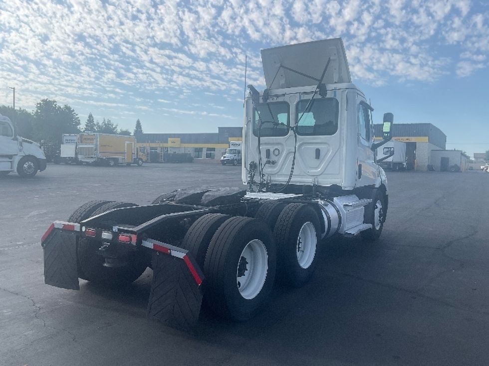 Day Cab Tractor-Heavy Duty Tractors-Freightliner-2020-T11664ST-Sacramento-CA-458,222\n\t\tmiles-$ 47,750 - Image 5