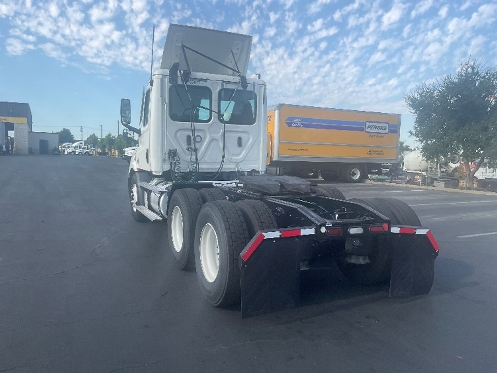 Day Cab Tractor-Heavy Duty Tractors-Freightliner-2020-T11664ST-Sacramento-CA-458,222\n\t\tmiles-$ 47,750 - Image 7