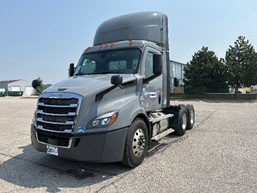 Day Cab Tractor-Heavy Duty Tractors-Freightliner-2020-T11664ST-Saginaw-MI-617,985\n\t\tmiles-$ 31,000 - Image 1