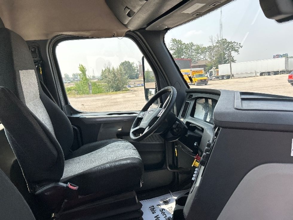 Day Cab Tractor-Heavy Duty Tractors-Freightliner-2020-T11664ST-Saginaw-MI-617,985\n\t\tmiles-$ 31,000 - Image 13