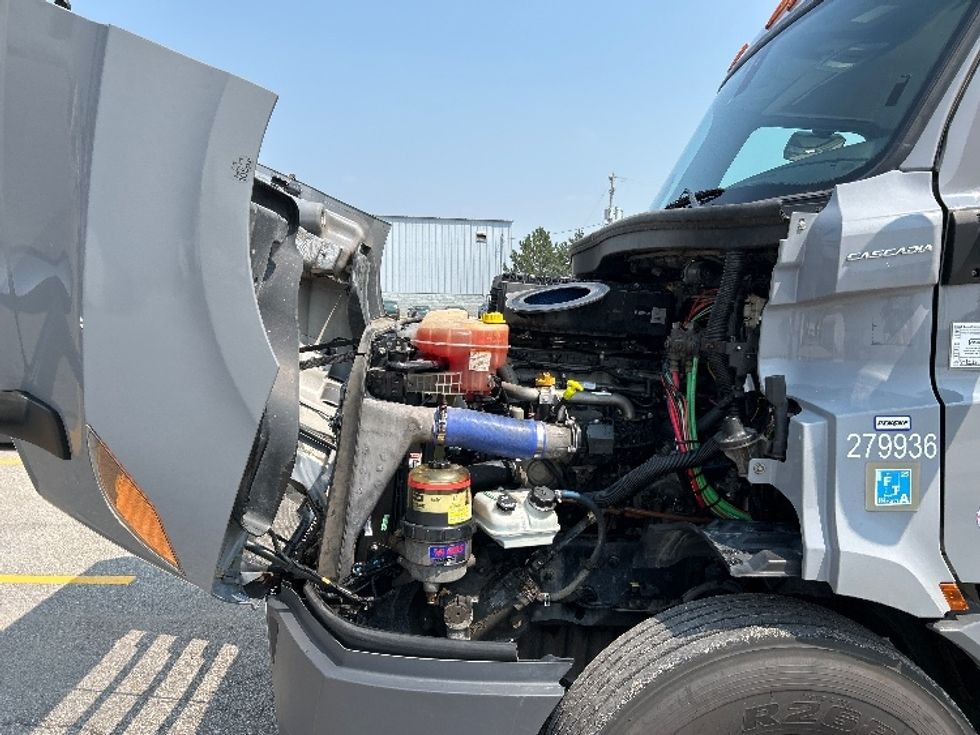 Day Cab Tractor-Heavy Duty Tractors-Freightliner-2020-T11664ST-Saginaw-MI-617,985\n\t\tmiles-$ 31,000 - Image 14