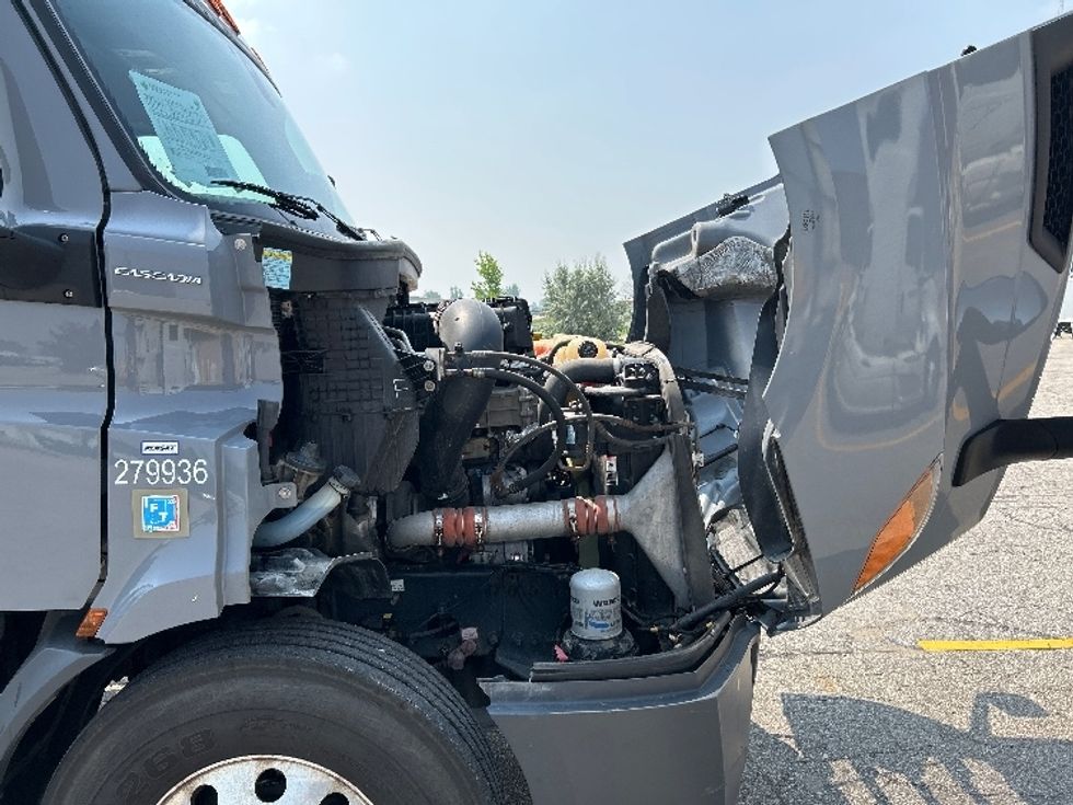 Day Cab Tractor-Heavy Duty Tractors-Freightliner-2020-T11664ST-Saginaw-MI-617,985\n\t\tmiles-$ 31,000 - Image 15