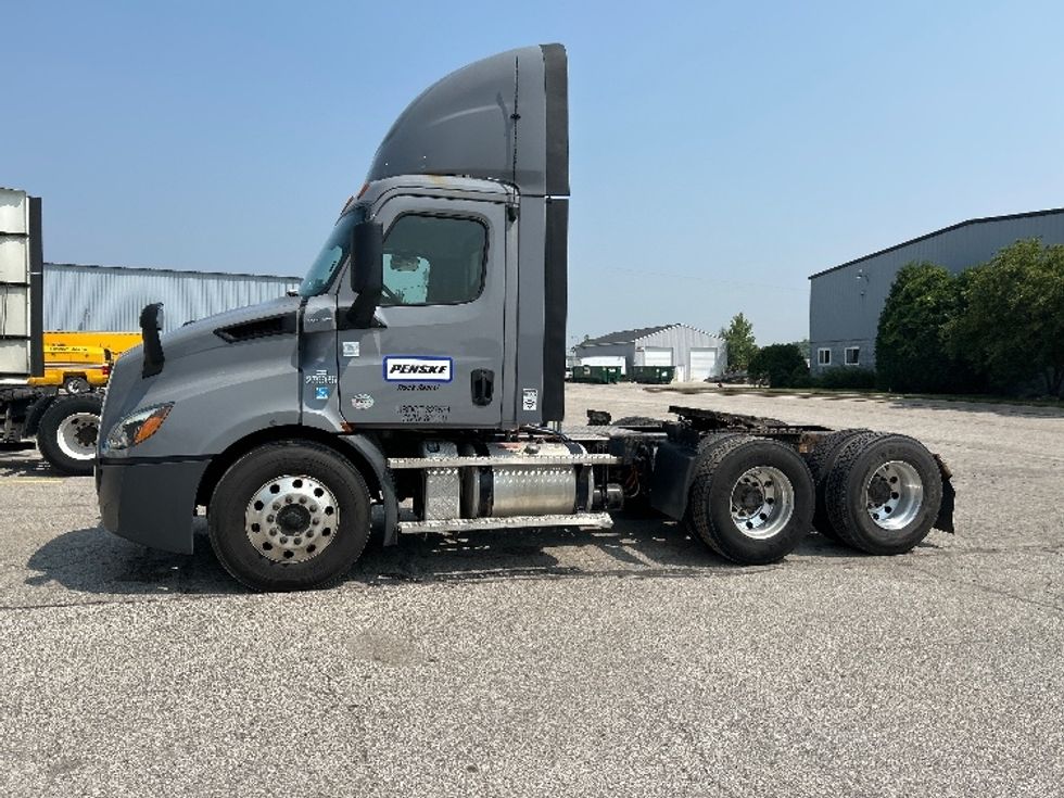 Day Cab Tractor-Heavy Duty Tractors-Freightliner-2020-T11664ST-Saginaw-MI-617,985\n\t\tmiles-$ 31,000 - Image 4