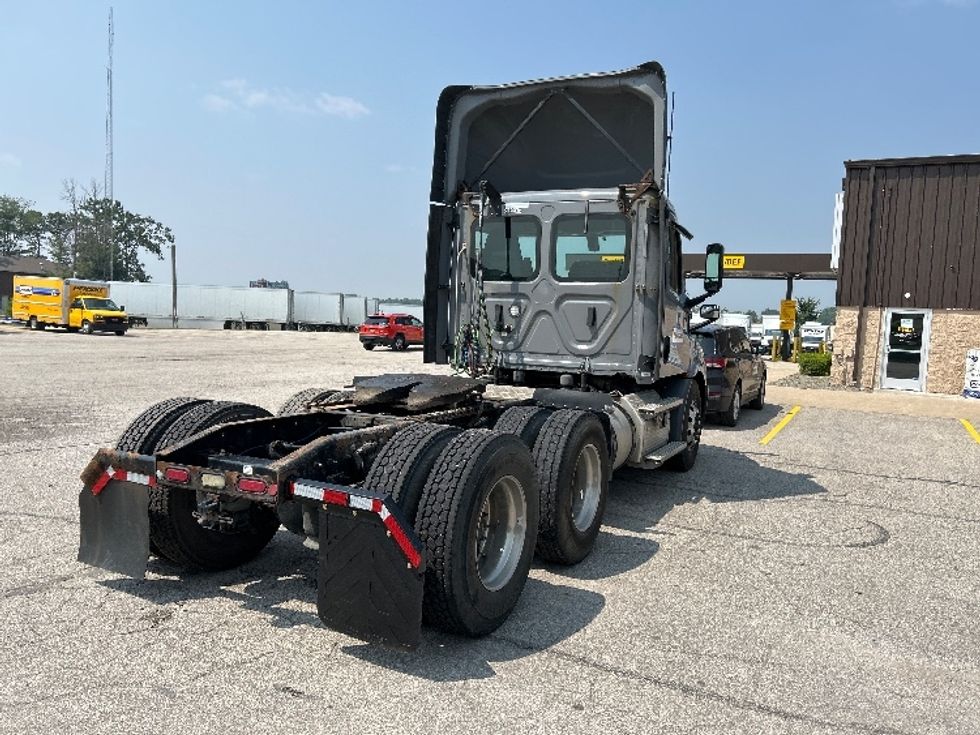 Day Cab Tractor-Heavy Duty Tractors-Freightliner-2020-T11664ST-Saginaw-MI-617,985\n\t\tmiles-$ 31,000 - Image 6