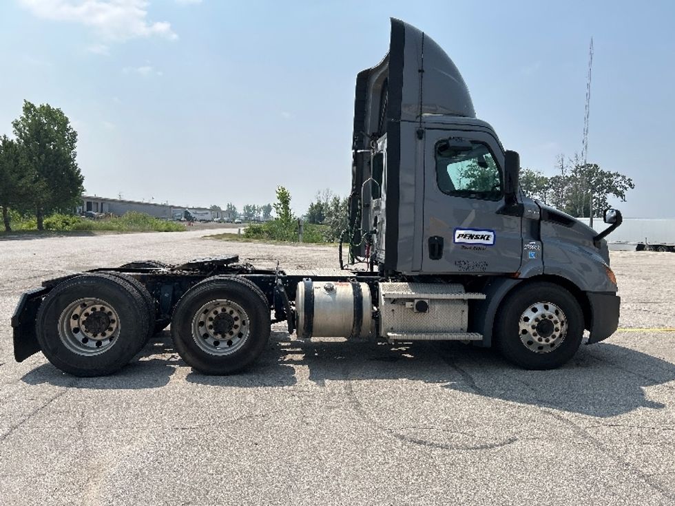Day Cab Tractor-Heavy Duty Tractors-Freightliner-2020-T11664ST-Saginaw-MI-617,985\n\t\tmiles-$ 31,000 - Image 7
