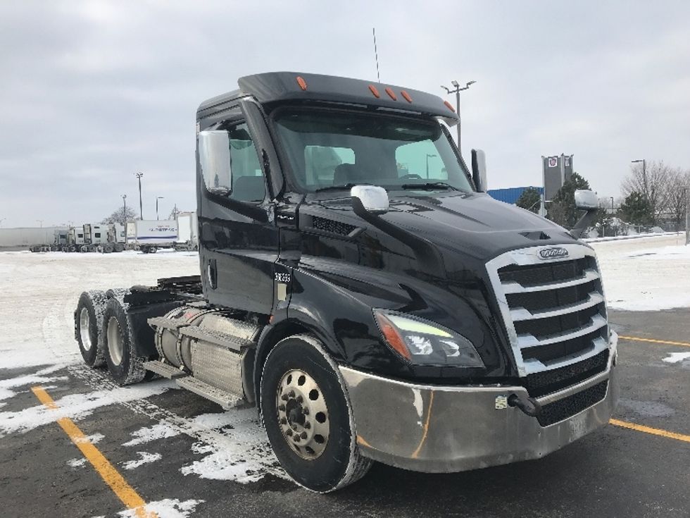 Day Cab Tractor-Heavy Duty Tractors-Freightliner-2020-T11664ST-Saint Laurent-PQ-139,554\n\t\tkm-$ 76,000 - Image 1