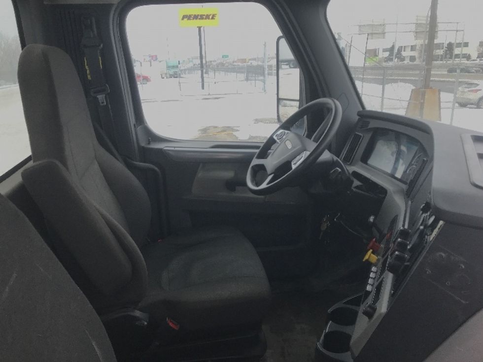 Day Cab Tractor-Heavy Duty Tractors-Freightliner-2020-T11664ST-Saint Laurent-PQ-139,554\n\t\tkm-$ 76,000 - Image 14