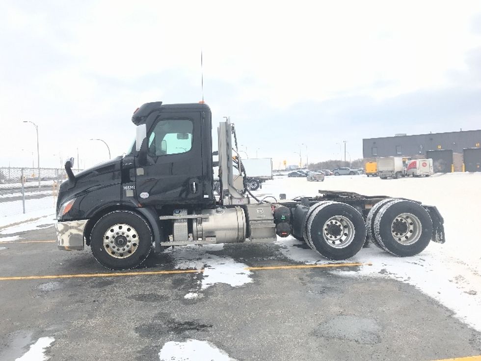 Day Cab Tractor-Heavy Duty Tractors-Freightliner-2020-T11664ST-Saint Laurent-PQ-139,554\n\t\tkm-$ 76,000 - Image 4