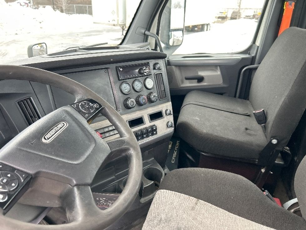 Day Cab Tractor-Heavy Duty Tractors-Freightliner-2020-T11664ST-Saint Laurent-PQ-324,679\n\t\tkm-$ 71,250 - Image 10