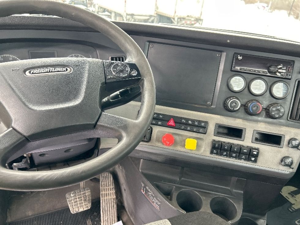 Day Cab Tractor-Heavy Duty Tractors-Freightliner-2020-T11664ST-Saint Laurent-PQ-324,679\n\t\tkm-$ 71,250 - Image 11
