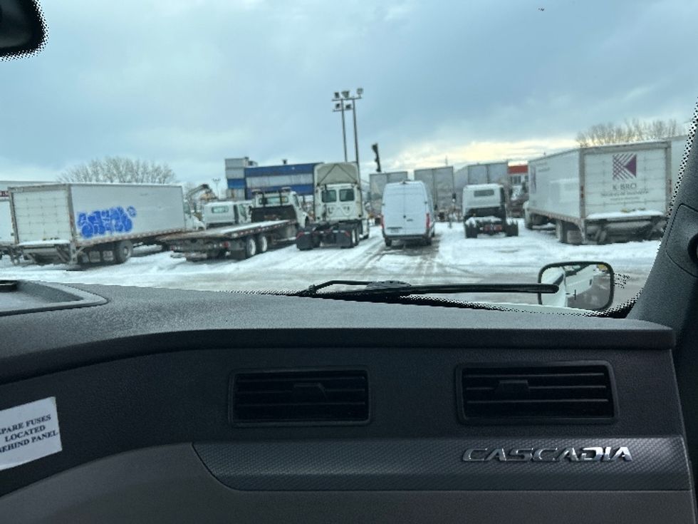 Day Cab Tractor-Heavy Duty Tractors-Freightliner-2020-T11664ST-Saint Laurent-PQ-324,679\n\t\tkm-$ 71,250 - Image 13