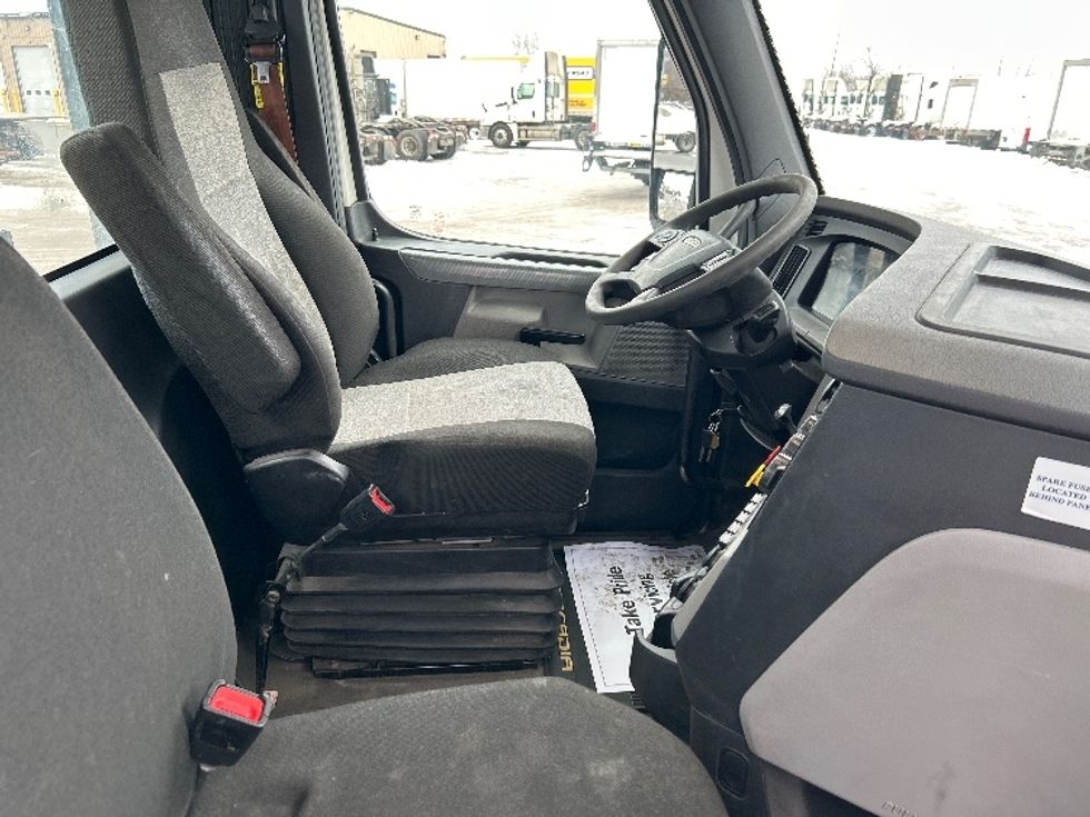 Day Cab Tractor-Heavy Duty Tractors-Freightliner-2020-T11664ST-Saint Laurent-PQ-324,679\n\t\tkm-$ 71,250 - Image 14