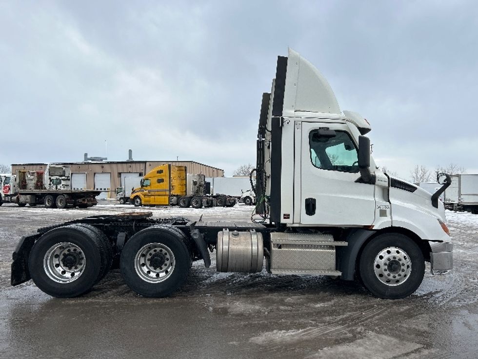 Day Cab Tractor-Heavy Duty Tractors-Freightliner-2020-T11664ST-Saint Laurent-PQ-324,679\n\t\tkm-$ 71,250 - Image 8