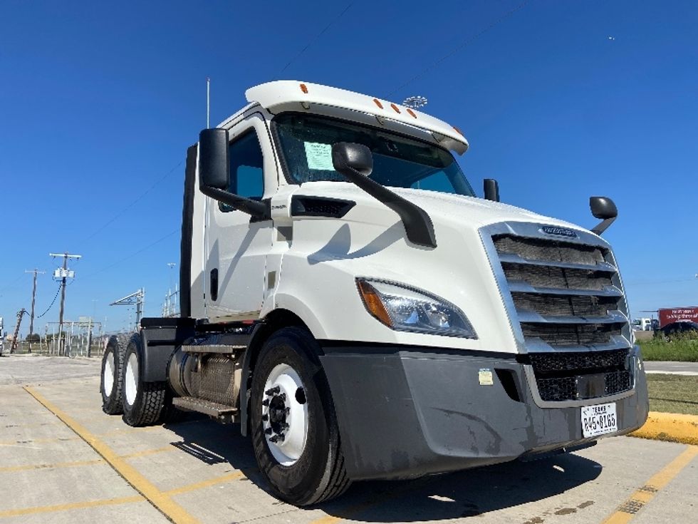 Day Cab Tractor-Heavy Duty Tractors-Freightliner-2020-T11664ST-San Antonio-TX-158,422\n\t\tmiles-$ 66,500 - Image 1