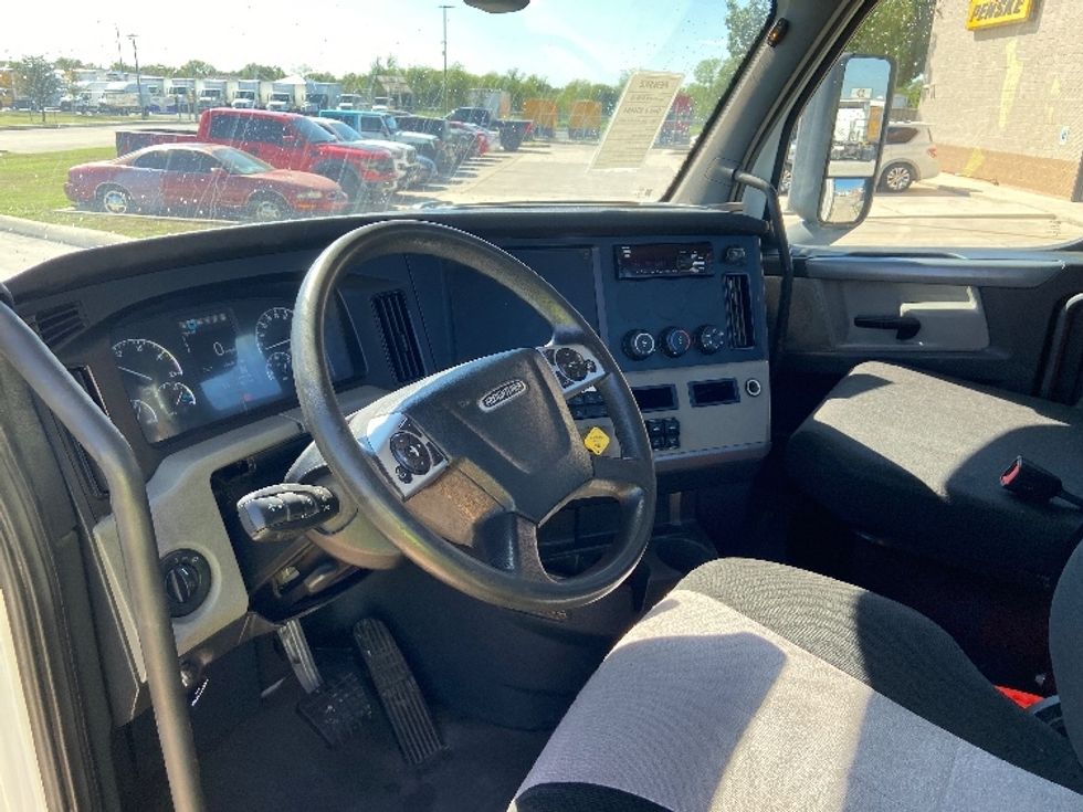 Day Cab Tractor-Heavy Duty Tractors-Freightliner-2020-T11664ST-San Antonio-TX-158,422\n\t\tmiles-$ 66,500 - Image 10