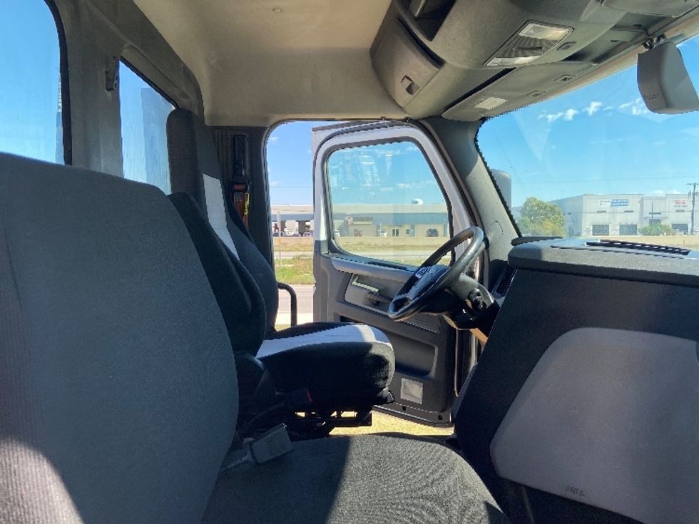 Day Cab Tractor-Heavy Duty Tractors-Freightliner-2020-T11664ST-San Antonio-TX-158,422\n\t\tmiles-$ 66,500 - Image 14