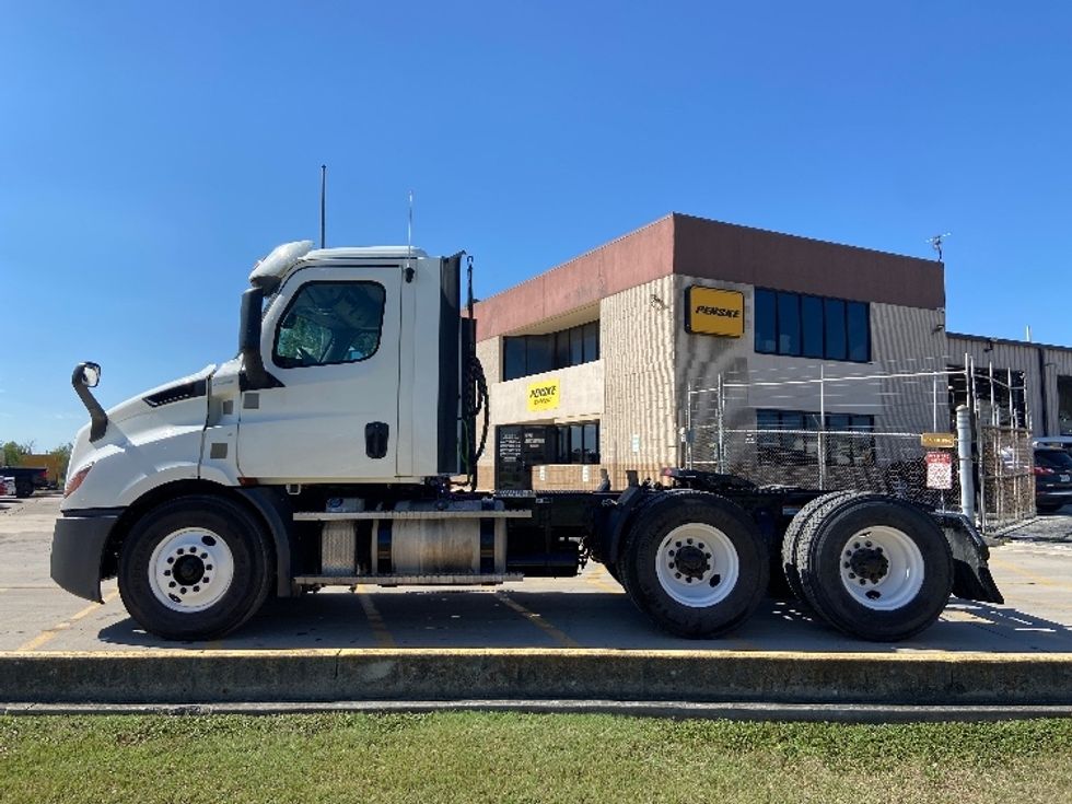 Day Cab Tractor-Heavy Duty Tractors-Freightliner-2020-T11664ST-San Antonio-TX-158,422\n\t\tmiles-$ 66,500 - Image 4