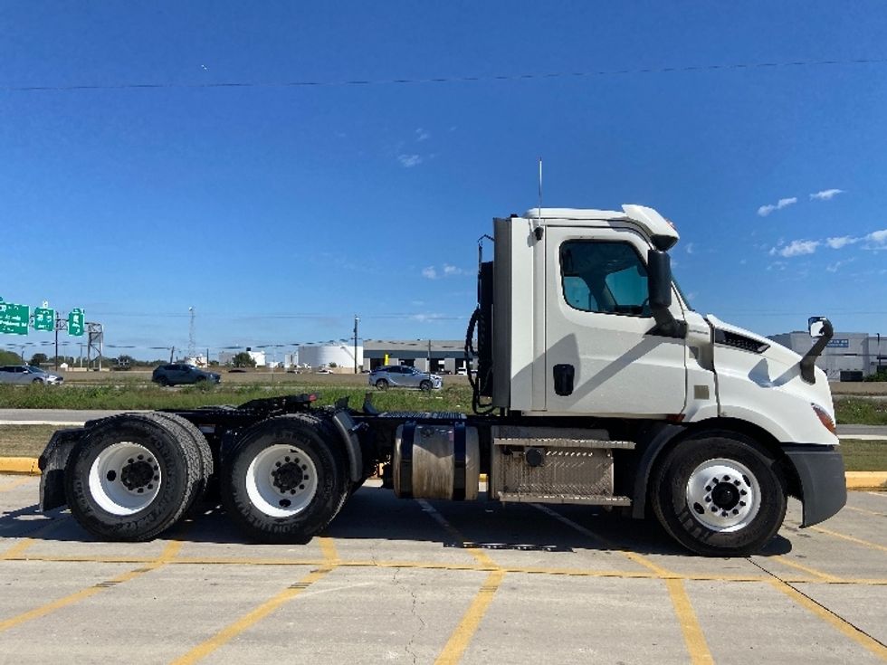 Day Cab Tractor-Heavy Duty Tractors-Freightliner-2020-T11664ST-San Antonio-TX-158,422\n\t\tmiles-$ 66,500 - Image 8