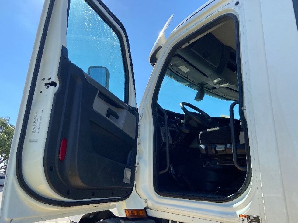 Day Cab Tractor-Heavy Duty Tractors-Freightliner-2020-T11664ST-San Antonio-TX-158,422\n\t\tmiles-$ 66,500 - Image 9