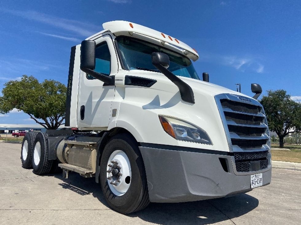 Day Cab Tractor-Heavy Duty Tractors-Freightliner-2020-T11664ST-San Antonio-TX-190,510\n\t\tmiles-$ 61,750 - Image 1