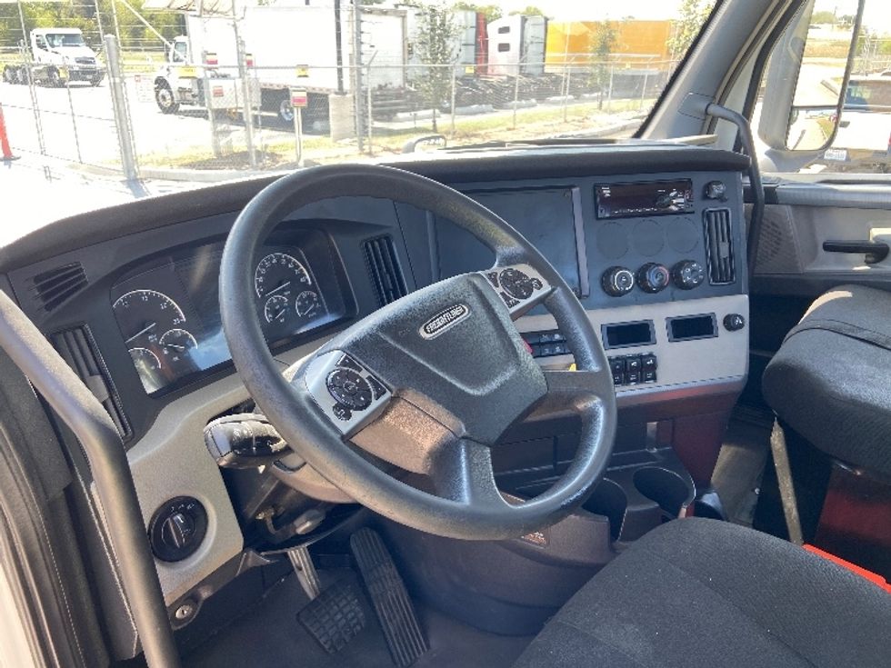 Day Cab Tractor-Heavy Duty Tractors-Freightliner-2020-T11664ST-San Antonio-TX-190,510\n\t\tmiles-$ 61,750 - Image 10