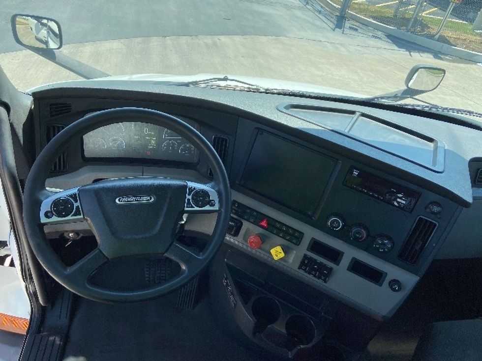 Day Cab Tractor-Heavy Duty Tractors-Freightliner-2020-T11664ST-San Antonio-TX-190,510\n\t\tmiles-$ 61,750 - Image 11