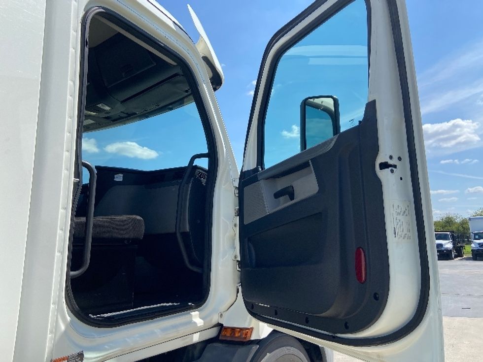 Day Cab Tractor-Heavy Duty Tractors-Freightliner-2020-T11664ST-San Antonio-TX-190,510\n\t\tmiles-$ 61,750 - Image 12