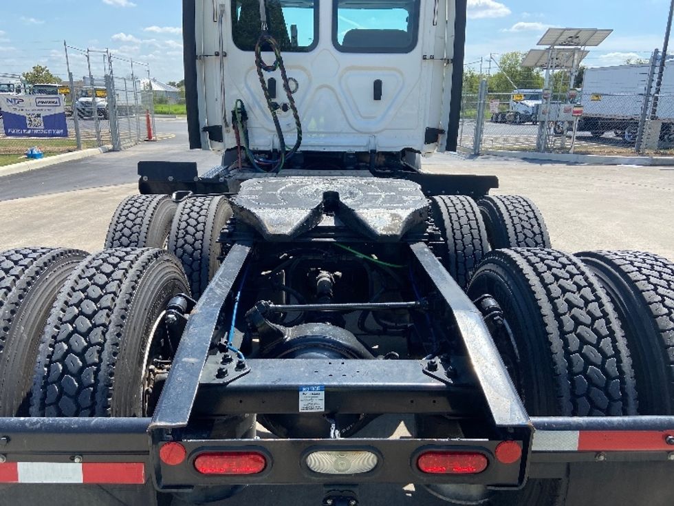 Day Cab Tractor-Heavy Duty Tractors-Freightliner-2020-T11664ST-San Antonio-TX-190,510\n\t\tmiles-$ 61,750 - Image 6