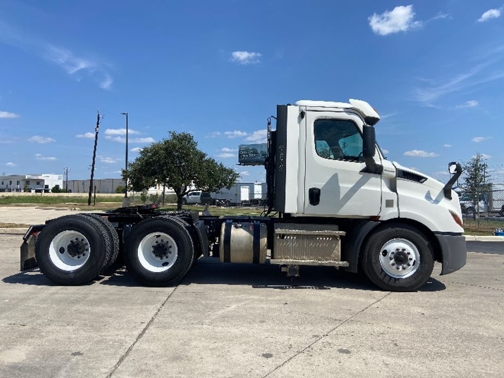 Day Cab Tractor-Heavy Duty Tractors-Freightliner-2020-T11664ST-San Antonio-TX-190,510\n\t\tmiles-$ 61,750 - Image 8