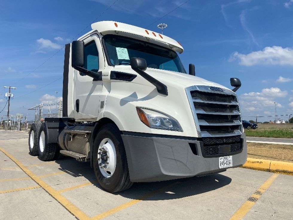 Day Cab Tractor-Heavy Duty Tractors-Freightliner-2020-T11664ST-San Antonio-TX-225,311\n\t\tmiles-$ 62,750 - Image 1