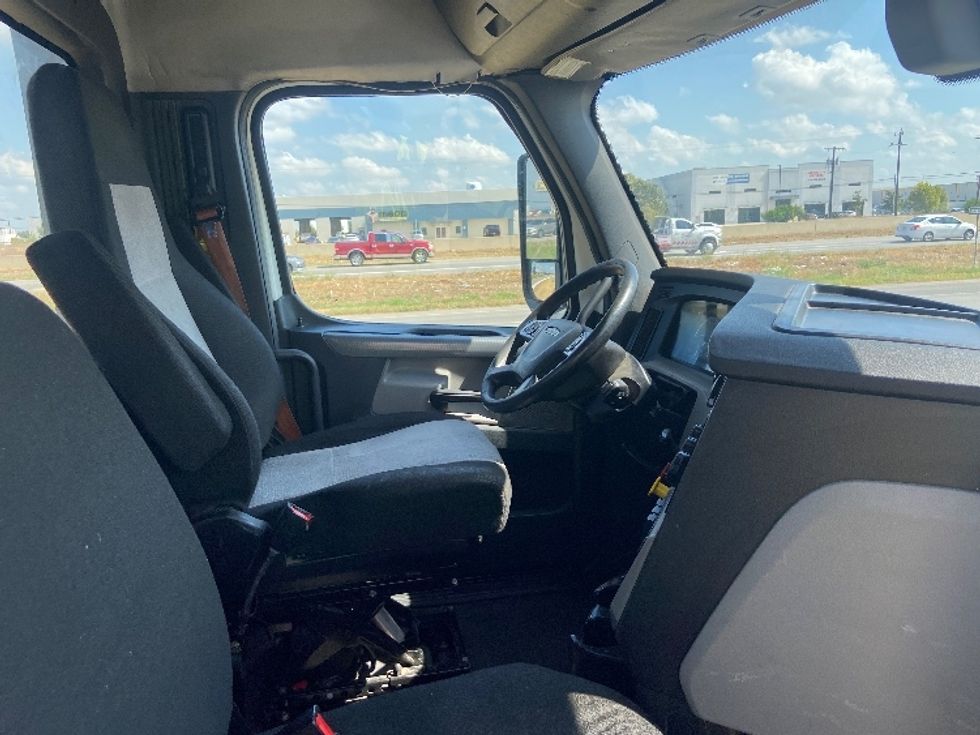 Day Cab Tractor-Heavy Duty Tractors-Freightliner-2020-T11664ST-San Antonio-TX-225,311\n\t\tmiles-$ 62,750 - Image 14
