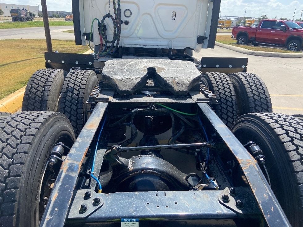Day Cab Tractor-Heavy Duty Tractors-Freightliner-2020-T11664ST-San Antonio-TX-225,311\n\t\tmiles-$ 62,750 - Image 6