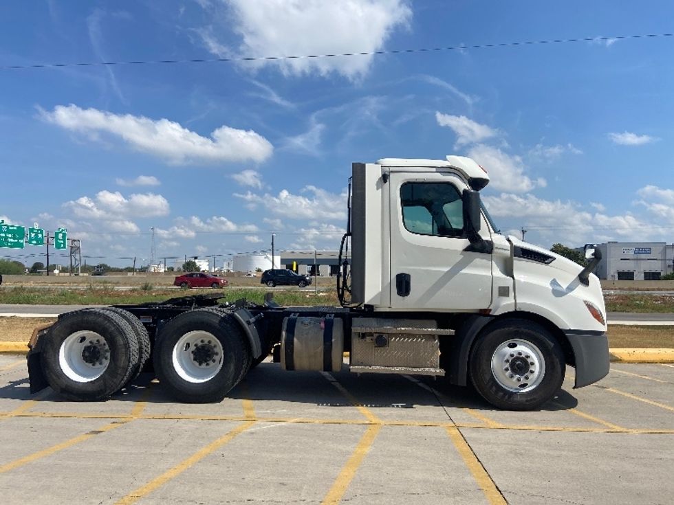 Day Cab Tractor-Heavy Duty Tractors-Freightliner-2020-T11664ST-San Antonio-TX-225,311\n\t\tmiles-$ 62,750 - Image 8