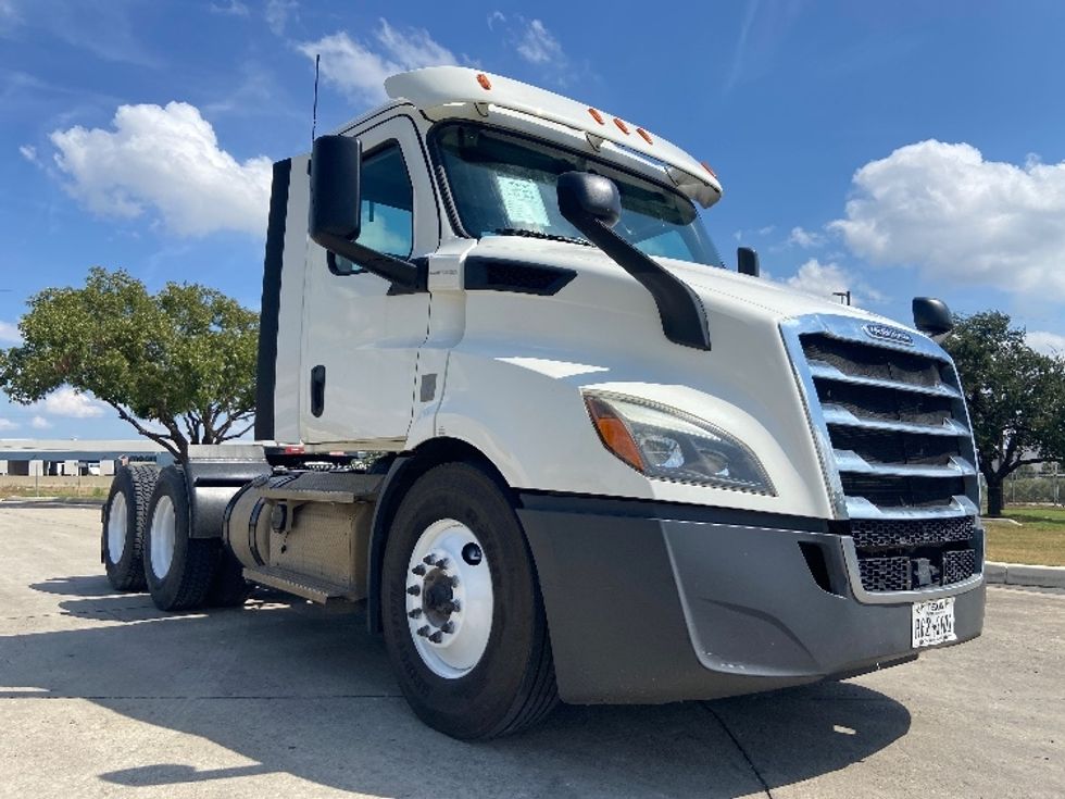 Day Cab Tractor-Heavy Duty Tractors-Freightliner-2020-T11664ST-San Antonio-TX-238,236\n\t\tmiles-$ 59,000 - Image 1