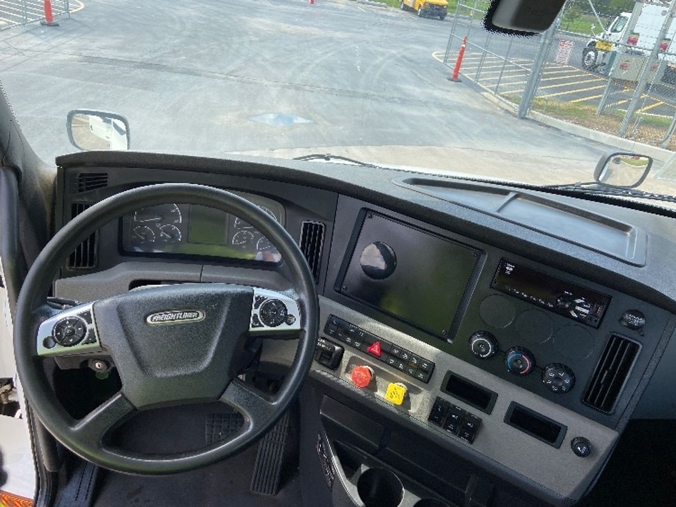 Day Cab Tractor-Heavy Duty Tractors-Freightliner-2020-T11664ST-San Antonio-TX-238,236\n\t\tmiles-$ 59,000 - Image 11