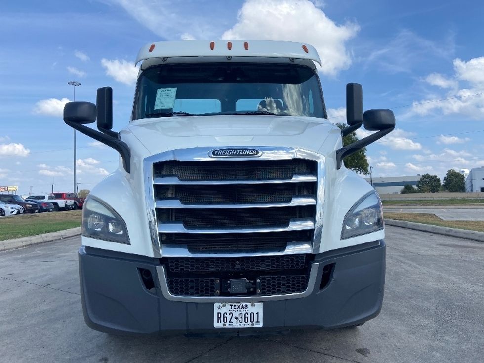Day Cab Tractor-Heavy Duty Tractors-Freightliner-2020-T11664ST-San Antonio-TX-238,236\n\t\tmiles-$ 59,000 - Image 2