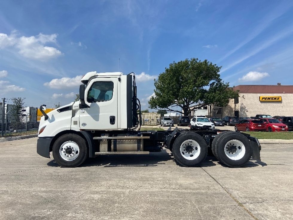 Day Cab Tractor-Heavy Duty Tractors-Freightliner-2020-T11664ST-San Antonio-TX-238,236\n\t\tmiles-$ 59,000 - Image 4