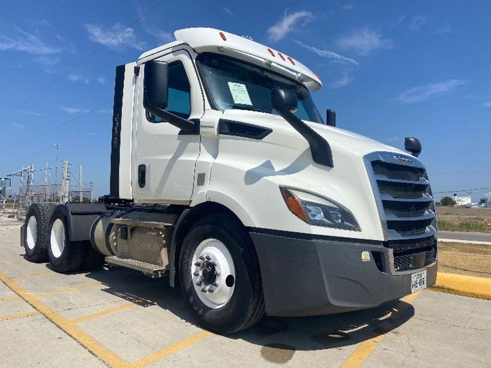 Day Cab Tractor-Heavy Duty Tractors-Freightliner-2020-T11664ST-San Antonio-TX-240,975\n\t\tmiles-$ 58,750 - Image 1