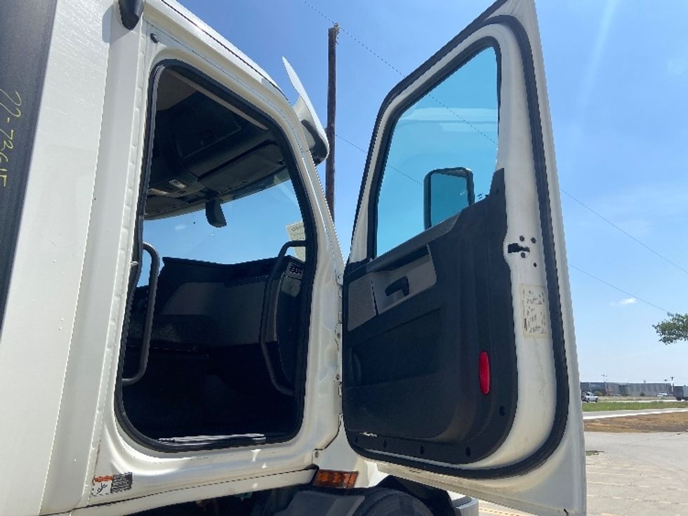 Day Cab Tractor-Heavy Duty Tractors-Freightliner-2020-T11664ST-San Antonio-TX-240,975\n\t\tmiles-$ 58,750 - Image 12
