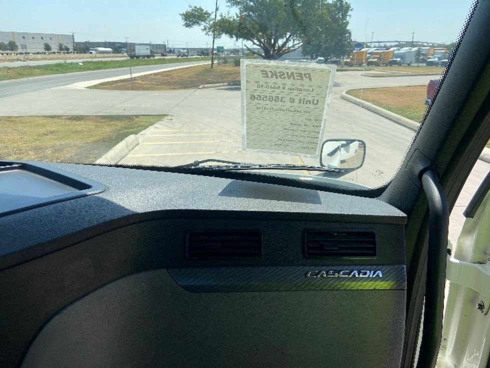 Day Cab Tractor-Heavy Duty Tractors-Freightliner-2020-T11664ST-San Antonio-TX-240,975\n\t\tmiles-$ 58,750 - Image 13