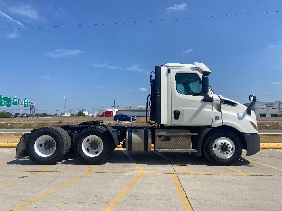 Day Cab Tractor-Heavy Duty Tractors-Freightliner-2020-T11664ST-San Antonio-TX-240,975\n\t\tmiles-$ 58,750 - Image 8