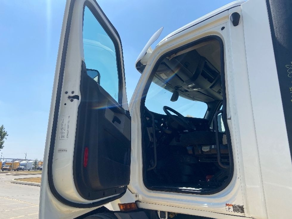 Day Cab Tractor-Heavy Duty Tractors-Freightliner-2020-T11664ST-San Antonio-TX-240,975\n\t\tmiles-$ 58,750 - Image 9