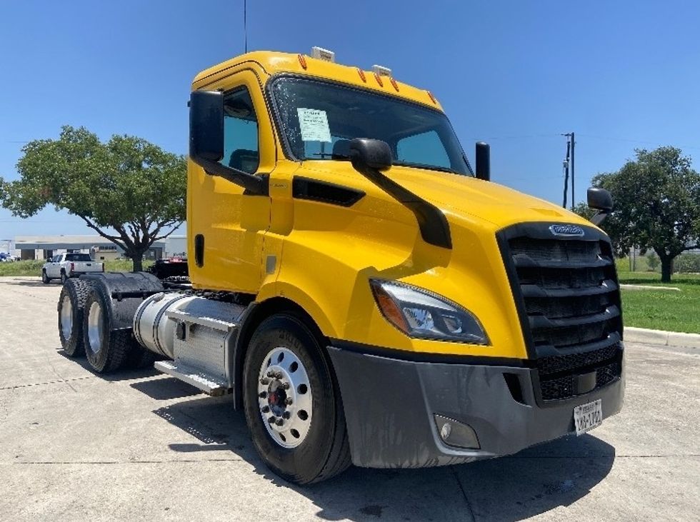 Day Cab Tractor-Heavy Duty Tractors-Freightliner-2020-T11664ST-San Antonio-TX-411,045\n\t\tmiles-$ 45,250 - Image 1