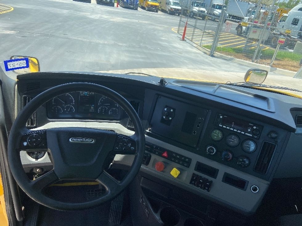 Day Cab Tractor-Heavy Duty Tractors-Freightliner-2020-T11664ST-San Antonio-TX-411,045\n\t\tmiles-$ 45,250 - Image 11