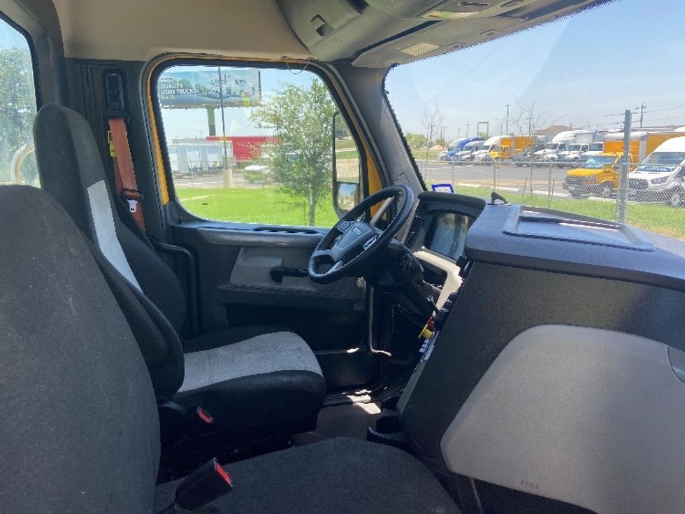 Day Cab Tractor-Heavy Duty Tractors-Freightliner-2020-T11664ST-San Antonio-TX-411,045\n\t\tmiles-$ 45,250 - Image 14