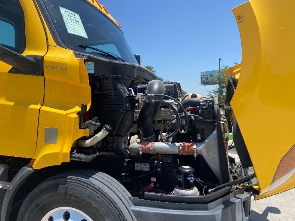 Day Cab Tractor-Heavy Duty Tractors-Freightliner-2020-T11664ST-San Antonio-TX-411,045\n\t\tmiles-$ 45,250 - Image 15